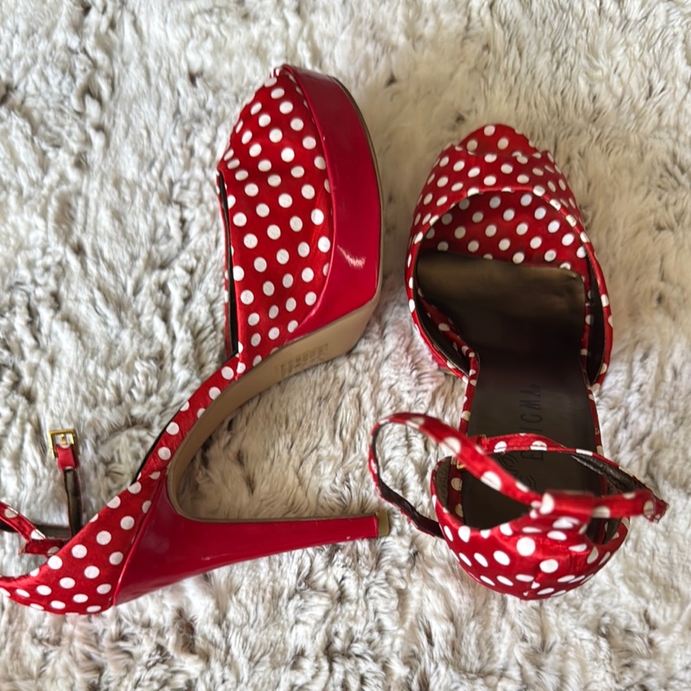 Retro polkadot platforms